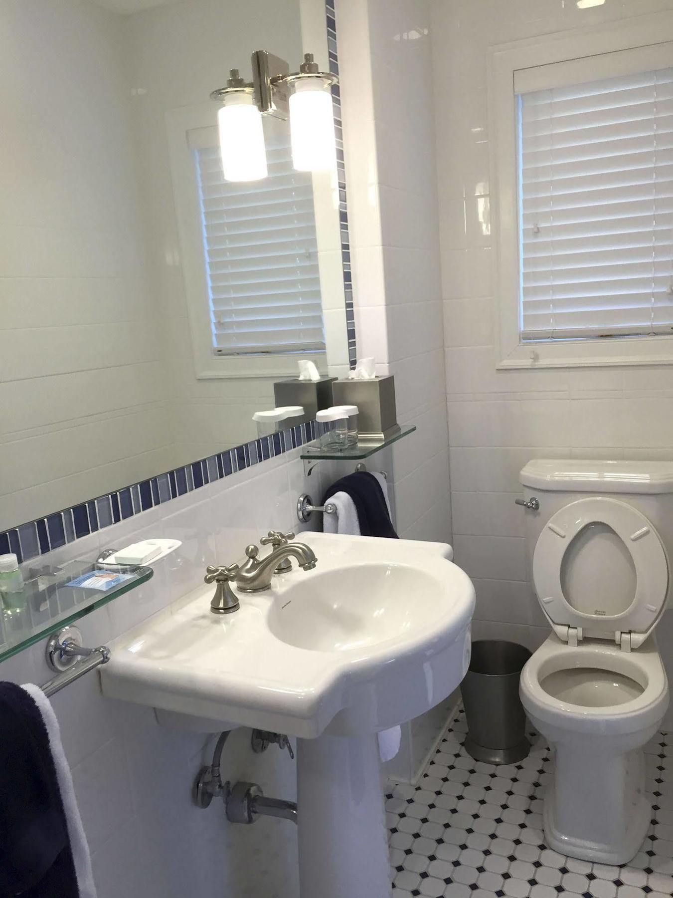 Atlantic Inn Newington Экстерьер фото